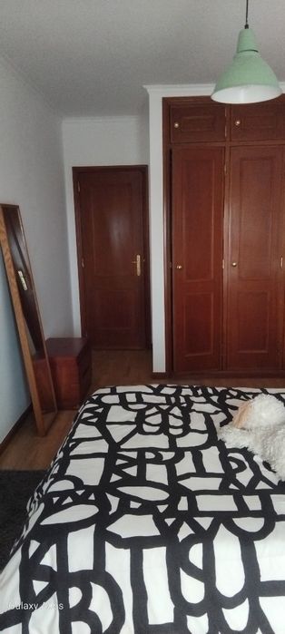 Alugo quarto  na ericeira