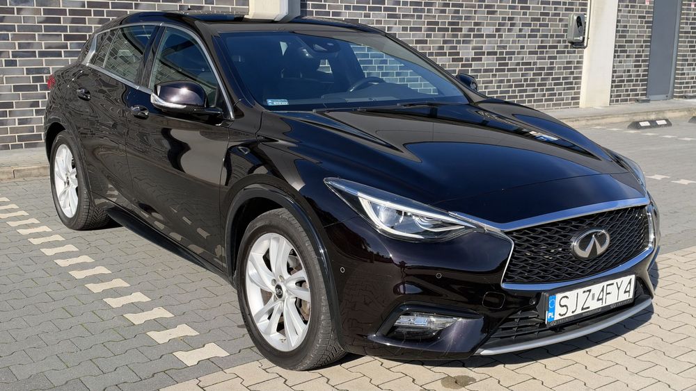 Infiniti Q30