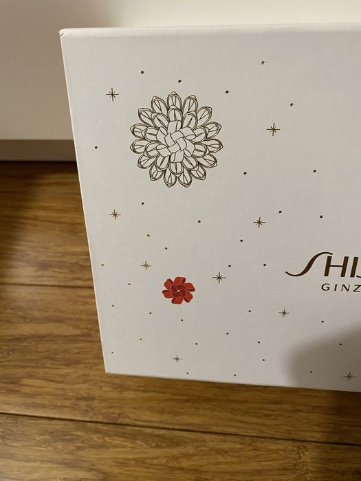 Shiseido pudełko na kosmetyki na prezent