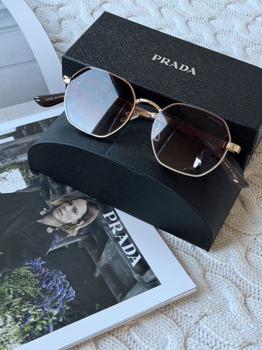 Сонцезахисні окуляри Prada