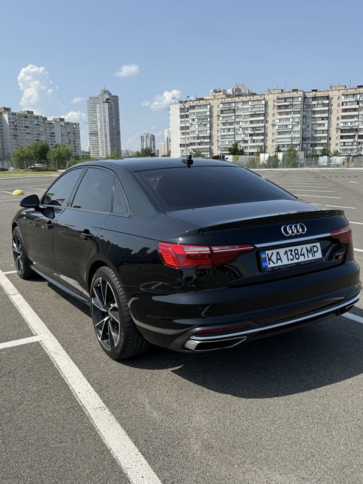 Audi A4 офіційний автомобіль