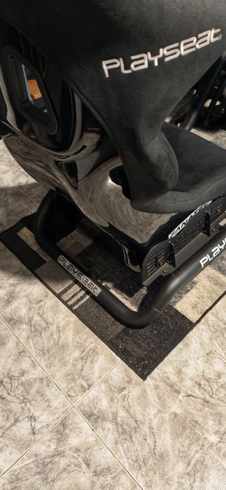 Cockpit Playseat® Sensation PRO
Cockpi
Cockpit Playseat® Sensation PRO