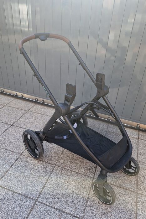 Maxi-Cosi Trio Zelia S + base rotativa Isofix
