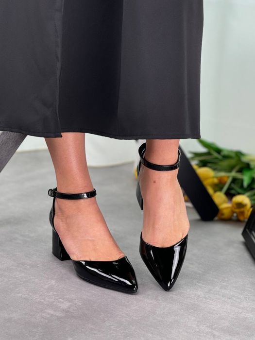 Відкриті туфлі з ремінцем