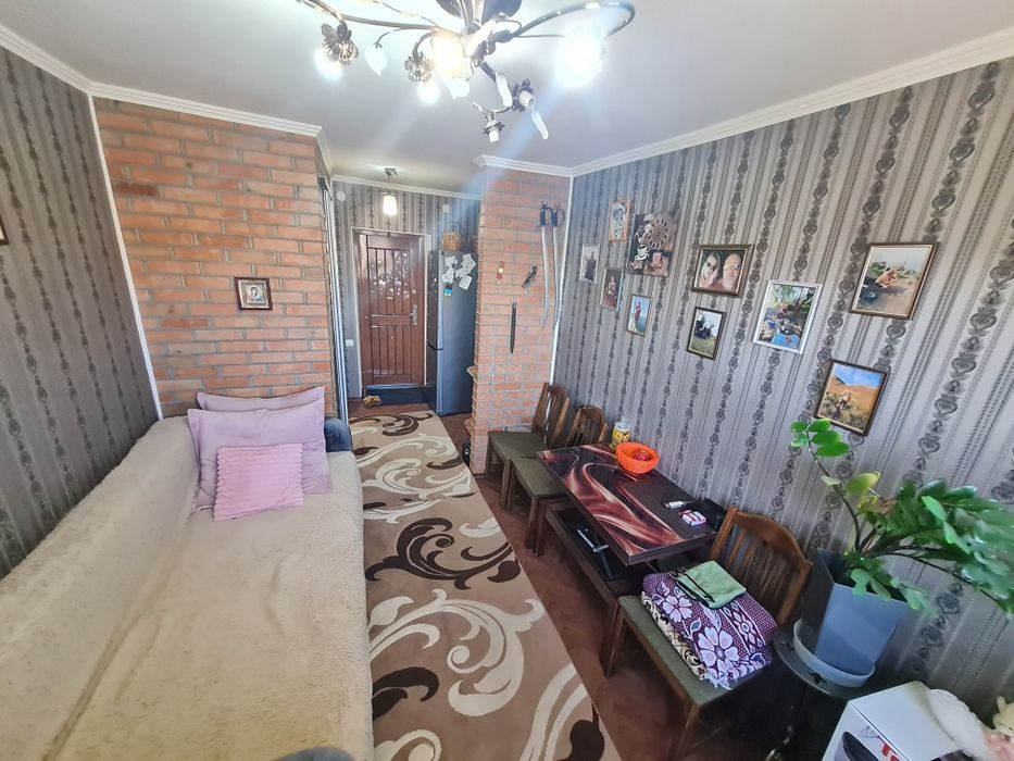 Срочно! Продаю 1 комнатную  квартиру в комуналке  3 Слободская