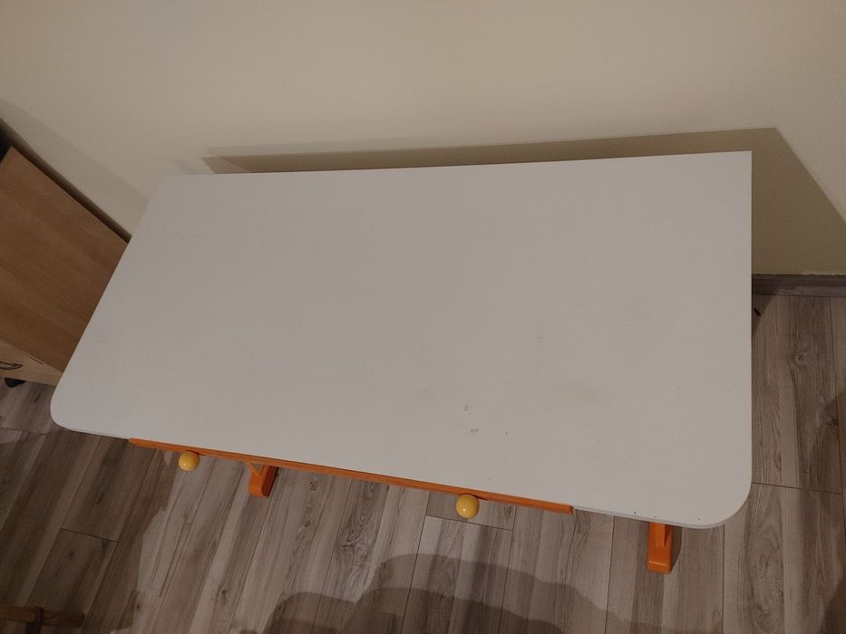 Biurko z mozliwoscia regulacji