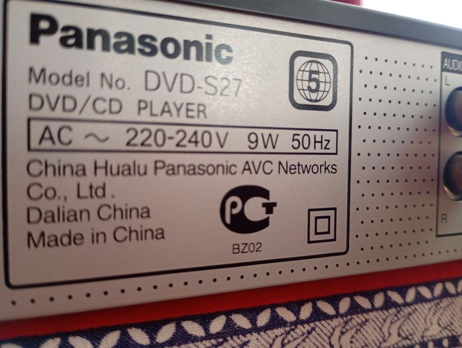 Panasonic DVD-S27
DVD-програвач.