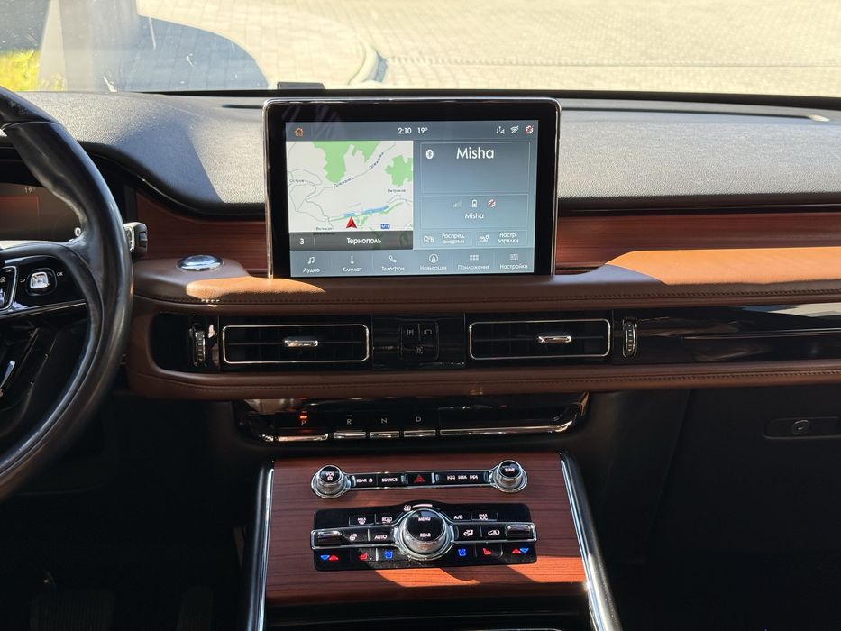 Продаю плагін-гібрид Lincoln Aviator