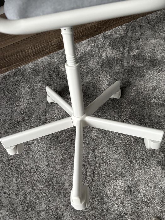 Nowe obrotowe krzeselko do biurka ikea