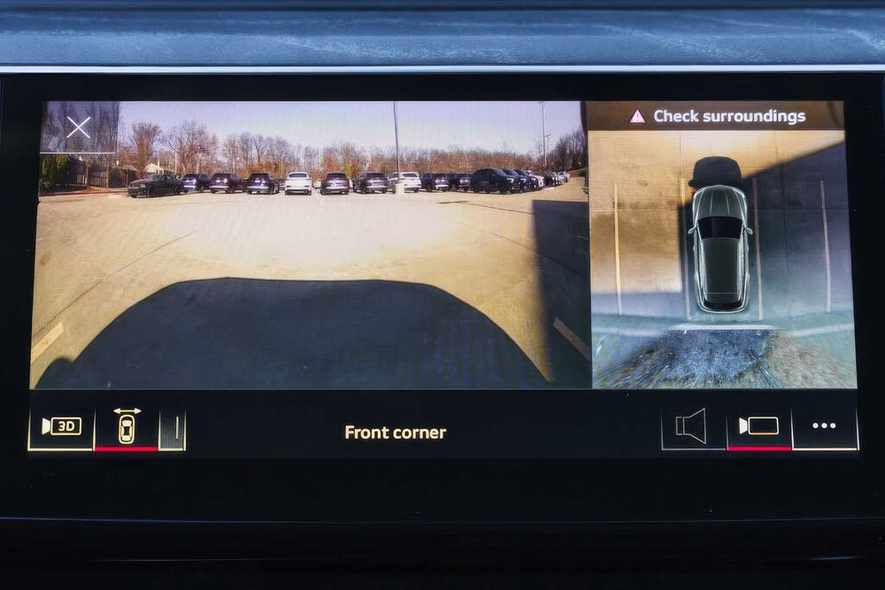 Audi Q8 e-tron quattro Premium Plus      2024