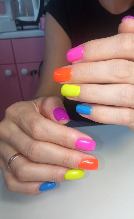 Манікюр педикюр з покриттям гель лаку