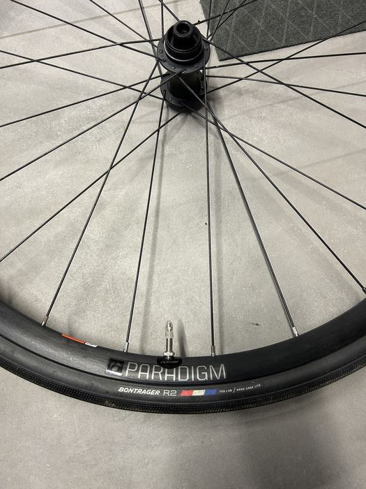 Koła Bontrager Paradigm Comp + opony Bontrager R2 (28mm)