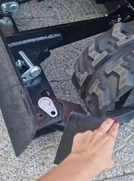 Mini escavadeira 1 ton  com 30 horas ainda com garantia 5500€ iva inc