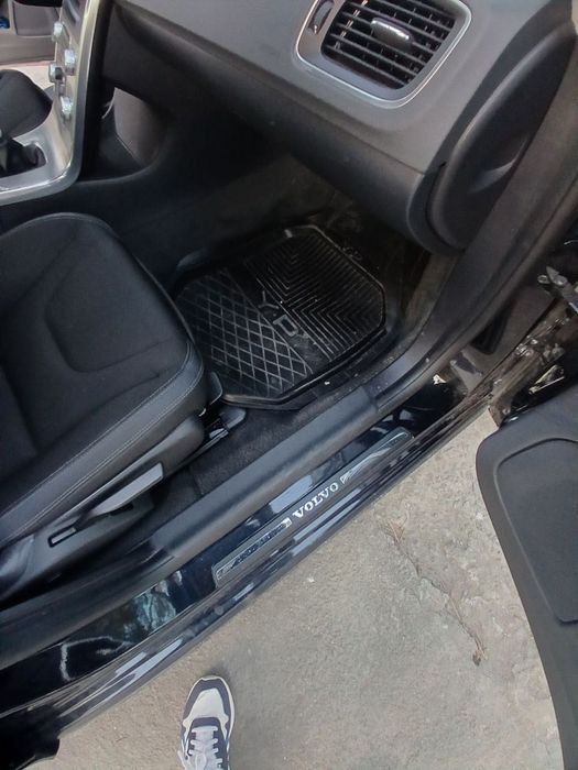 Автомобіль Volvo S60
