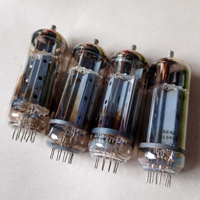 Lampy elektronowe 4szt.