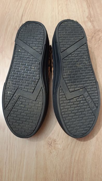 Sneakersy trampki panterka Levi's typowe 37