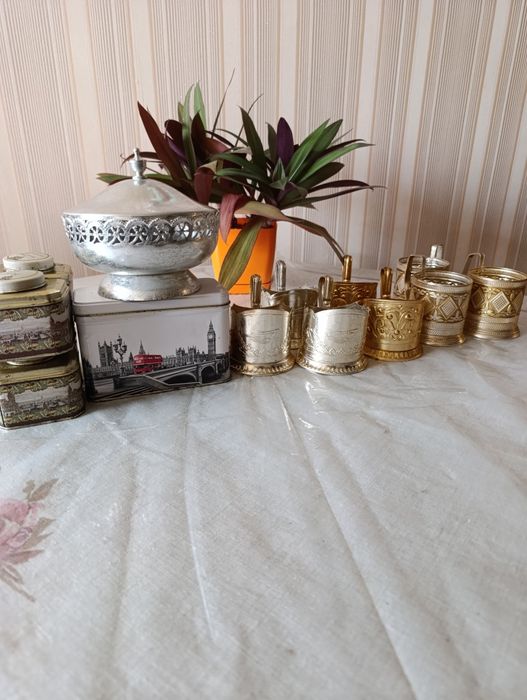 Продам залізні коробочки 7 см на 5,5 см висота 5 см підстаканники.