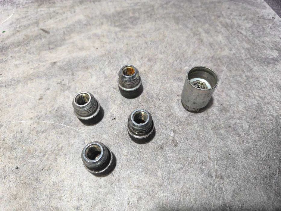 Оригінальні секретки на колеса  Nissan Juke Qashqai Rogue Tiida Murano