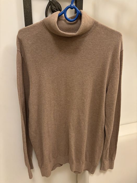 Bezowy karmelowy golf uniwersalny