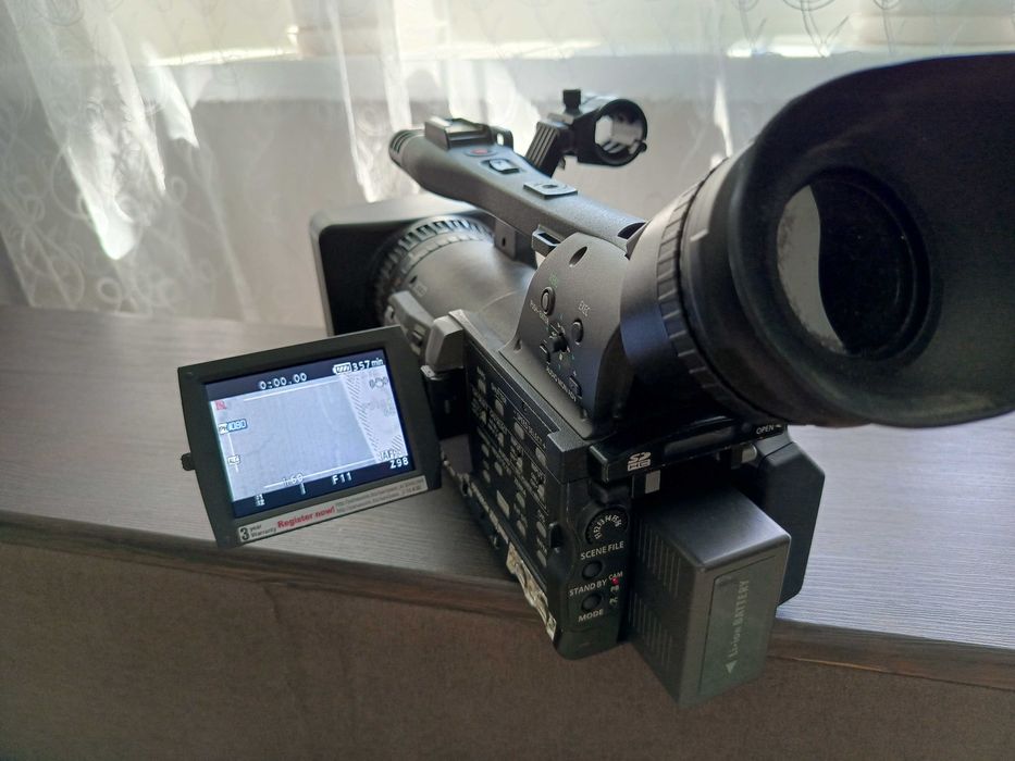 Продам професійний камкодер PANASONIC AG-HMC154ER
