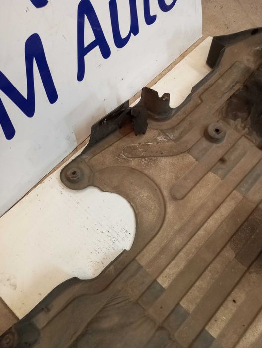 Resguardo inferior motor Jaguar XF 250