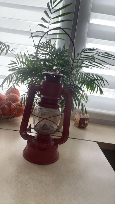 Stare lampy naftowe czerwona z prl