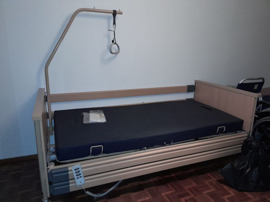 Cama articulada elétrica com elevação