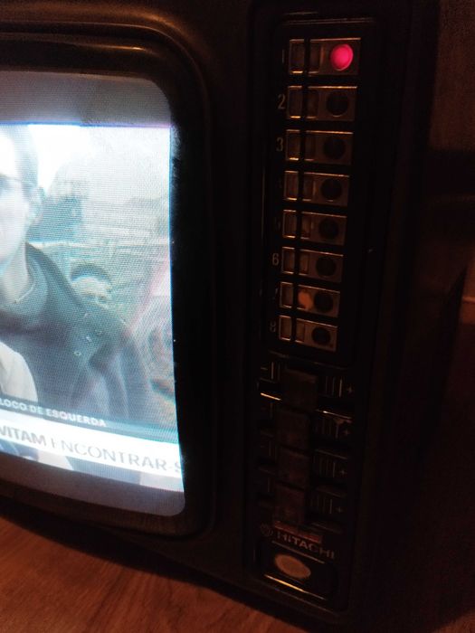 Televisão antiga Hitachi