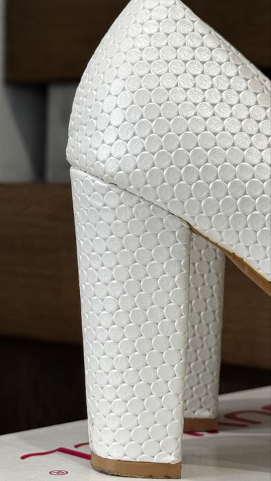 Туфлі білі весільні