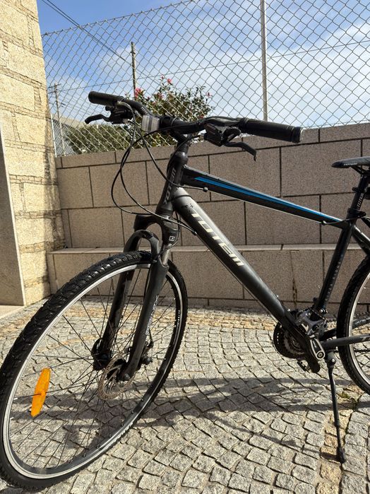 Bicicleta Híbrida Totem River Ridge 28" – Como Nova