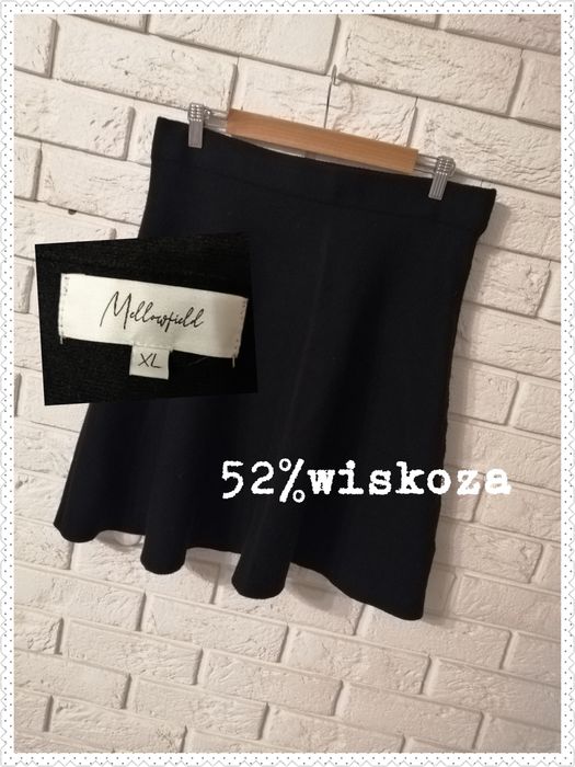 Czarna spódnica z wiskozy