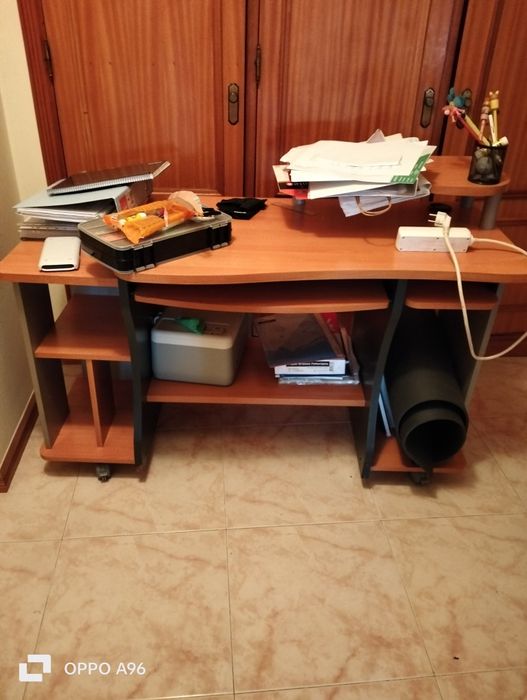 Vendo secretária de estudo
