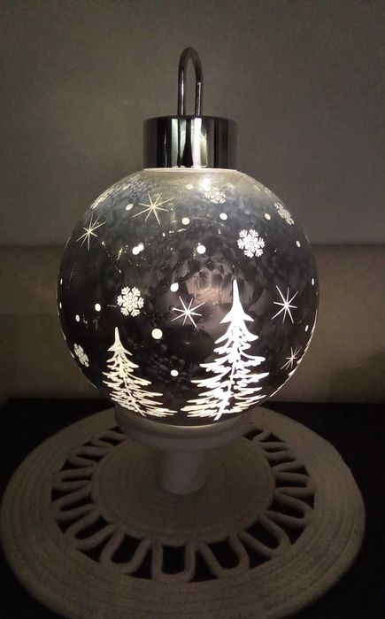 Kolekcja świąteczna Pepco figurka dekoracyjna bombka srebrna LED wys. 35 cm