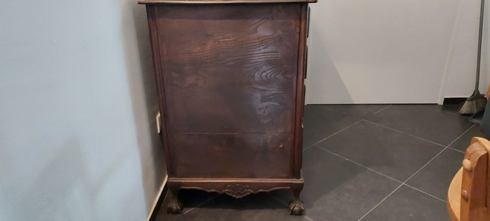 Cómoda  D.João v , antiga , em nogueira e castanho
