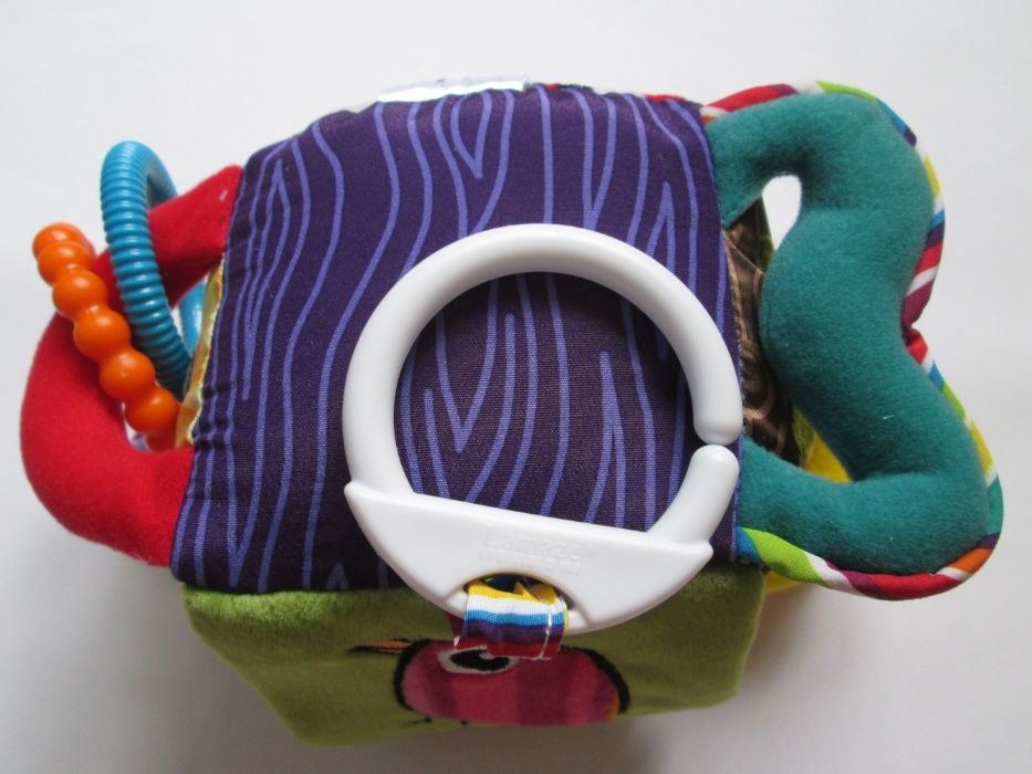 Lamaze подвеска Активный Куб, шуршалка, погремушка