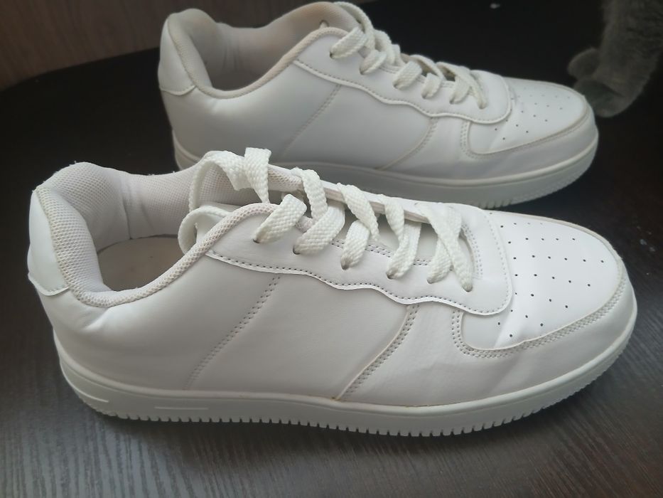 Білі кеди,кросівки