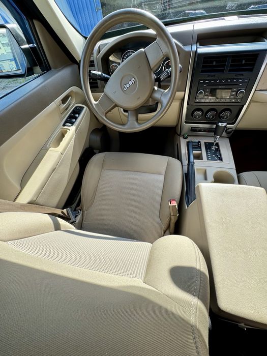 Sprzedam !!! JEEP LIBERTY KK 3.7 V6 + Wstawiony Gaz