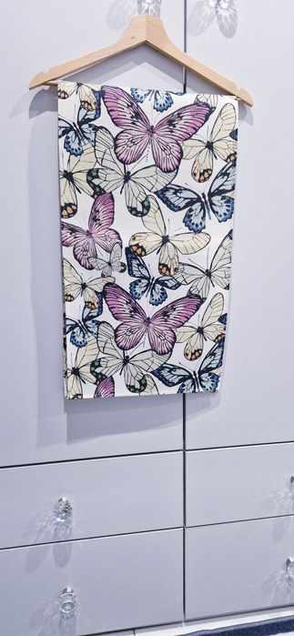 Wiosenny bieżnik na stół lub komodę