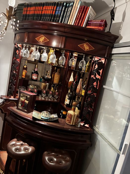 Bar de canto em madeira + 2 bancos