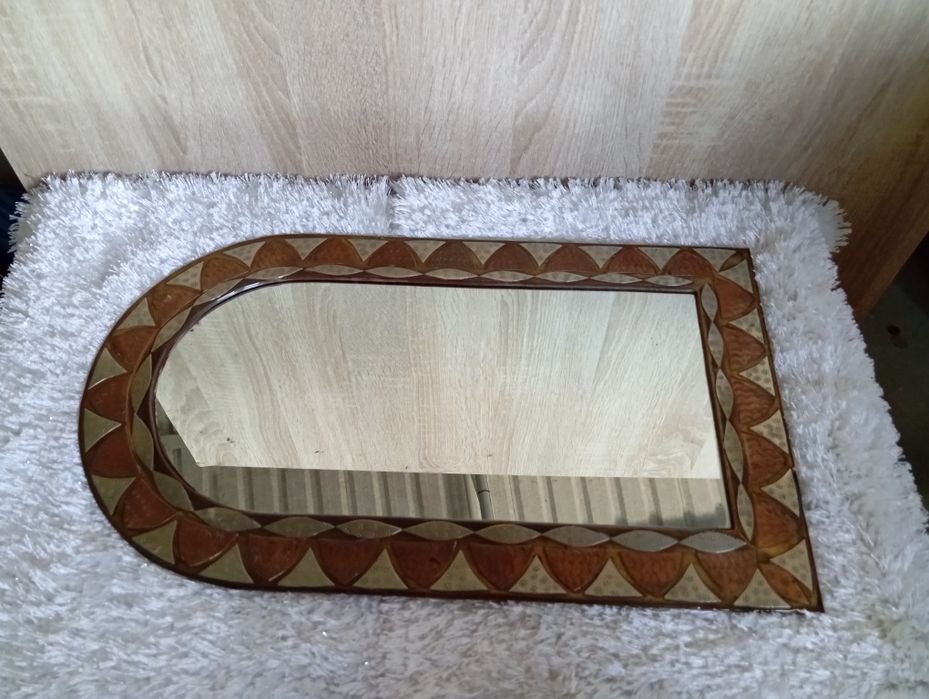 Lustro vintage w metalowej ramie