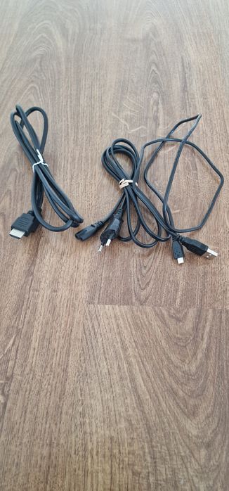 PS4 1TB em boas condições + 1 comando + cabos + jogos
