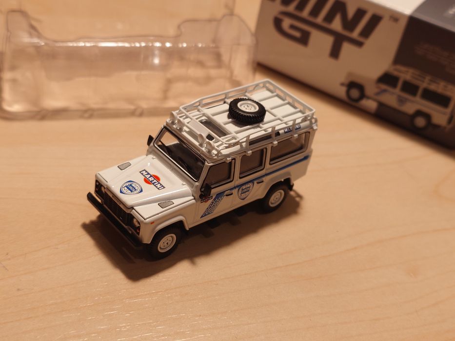 Mini GT 1/64 Defender Safari Rally Martini