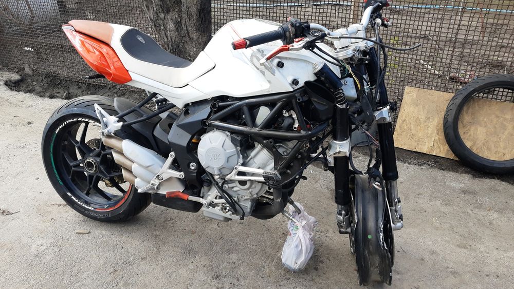 MV Augusta brutale 800 розборка двигун