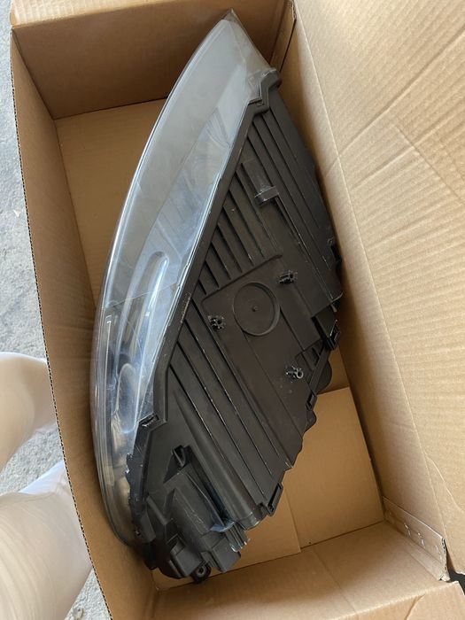 Farol Direito Volvo