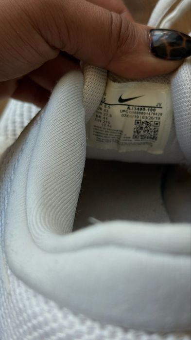 Ténis Nike brancos 43