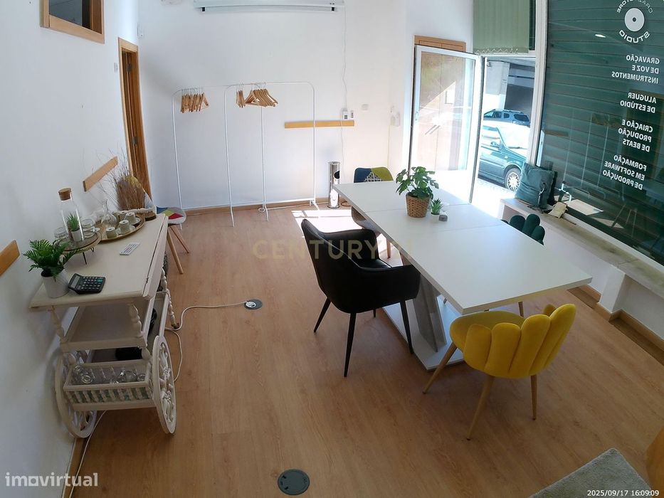 Loja com estúdio de Som e vídeo Totalmente Equipado