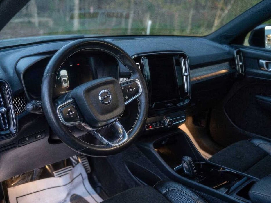 Volvo XC40      2021