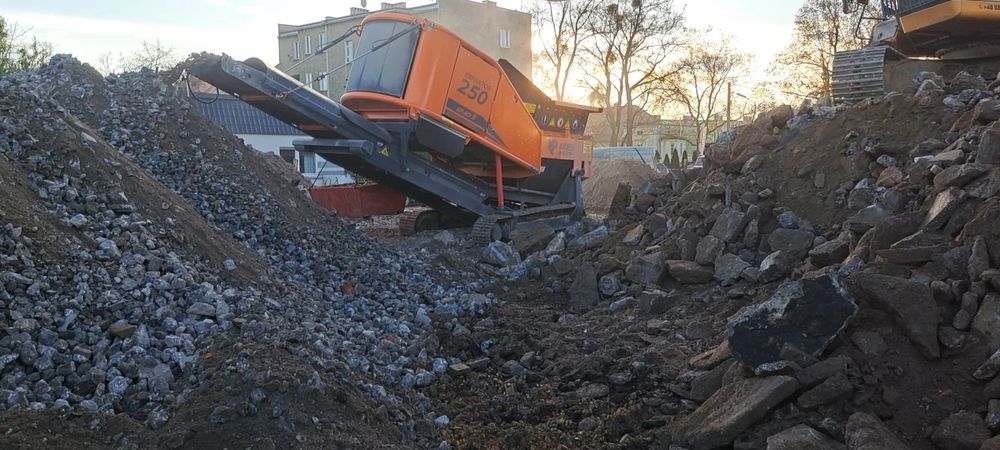 Roboty ziemne ,kruszarka rozbiórki, usługi koparkami  , samochody wywr