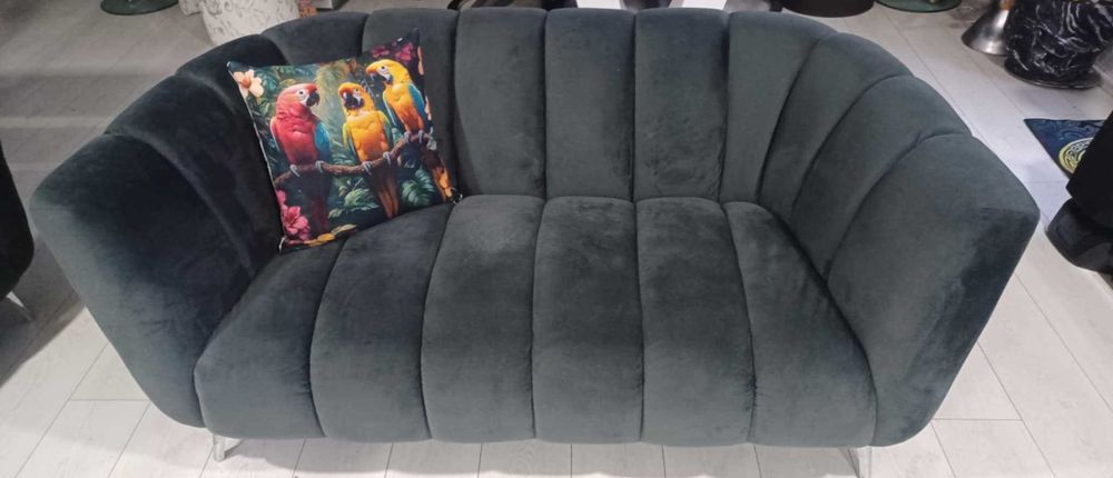 Sofá + Poltrona em Veludo & Design Elegante | Oportunidade