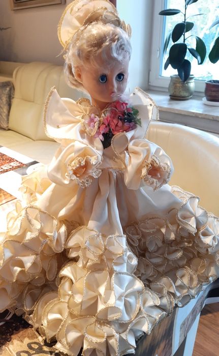 Kolekcjonerska lalka z lat 90.